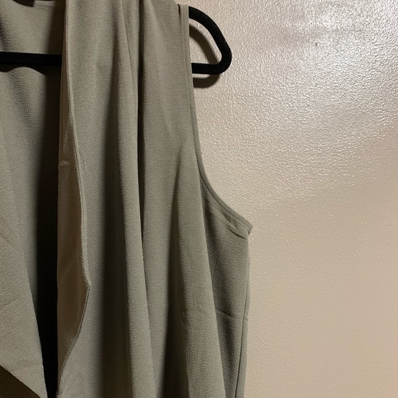 Sleeveless cardigan - Picture 3 of 3